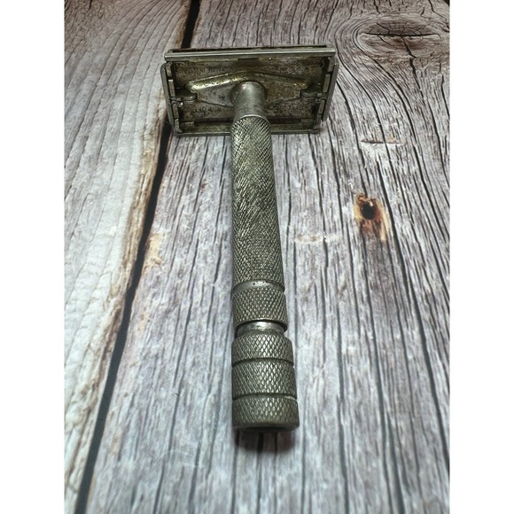 gillette Other - Gillette 40s Style Super‎ Speed VTG DE Safety Razor TTO Notched Center No Date